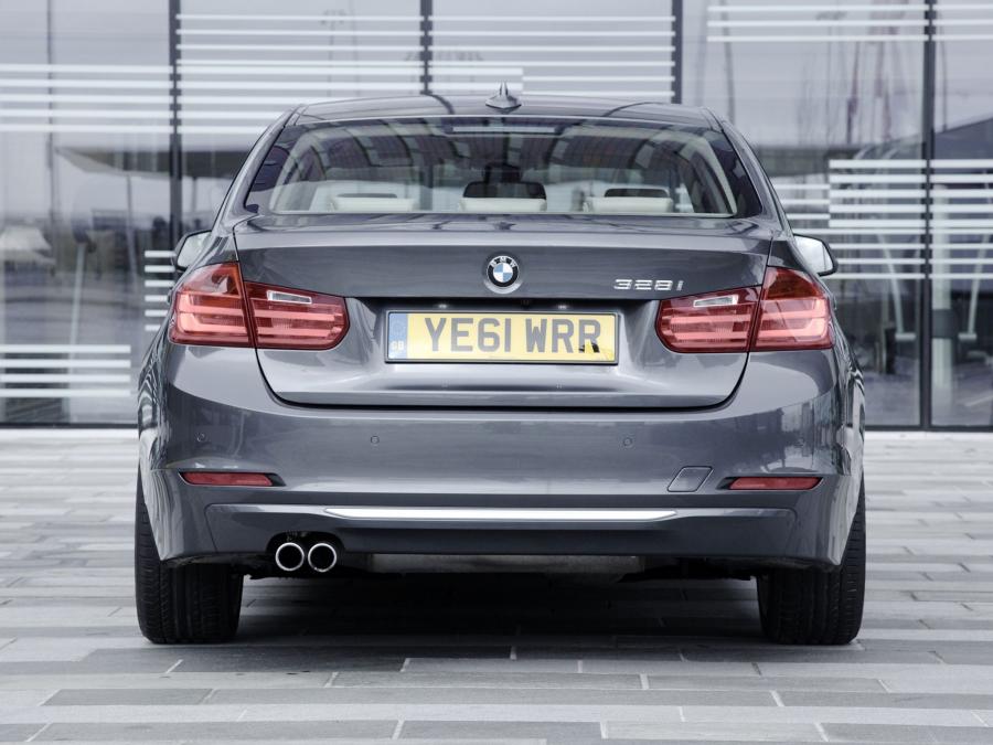  BMW 328i Sedan Modern Line 2012 года  (UK) (фото 8 из 11)